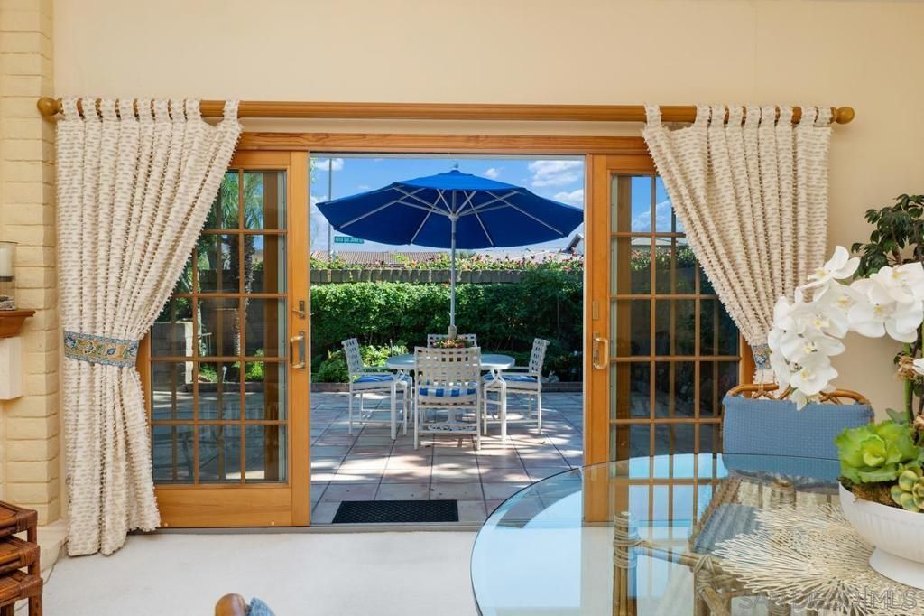 Image 1 of property listing at 1665 Caminito Aliviado, La Jolla, CA 92037