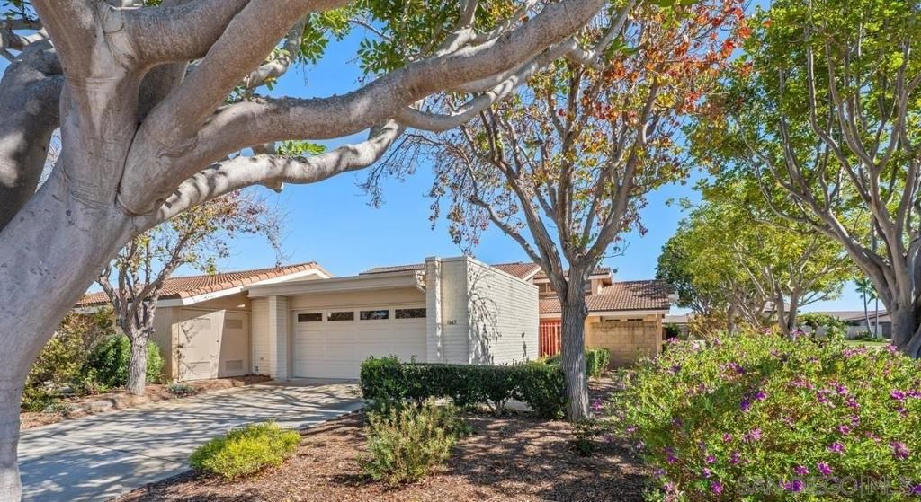 Image 19 of property listing at 1665 Caminito Aliviado, La Jolla, CA 92037