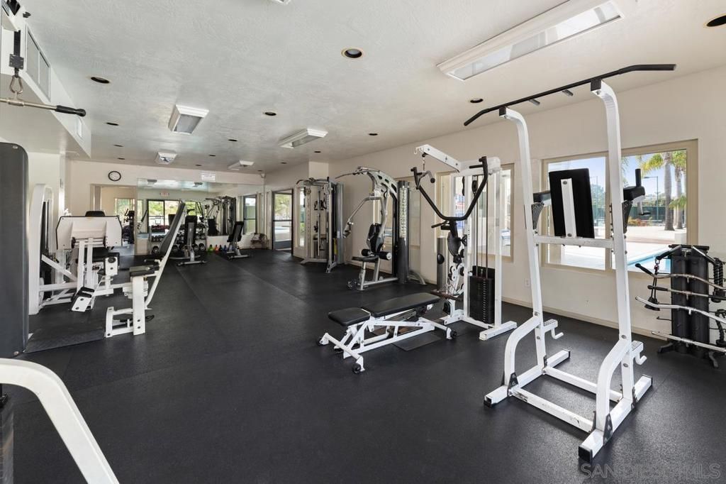 Image 32 of property listing at 1665 Caminito Aliviado, La Jolla, CA 92037