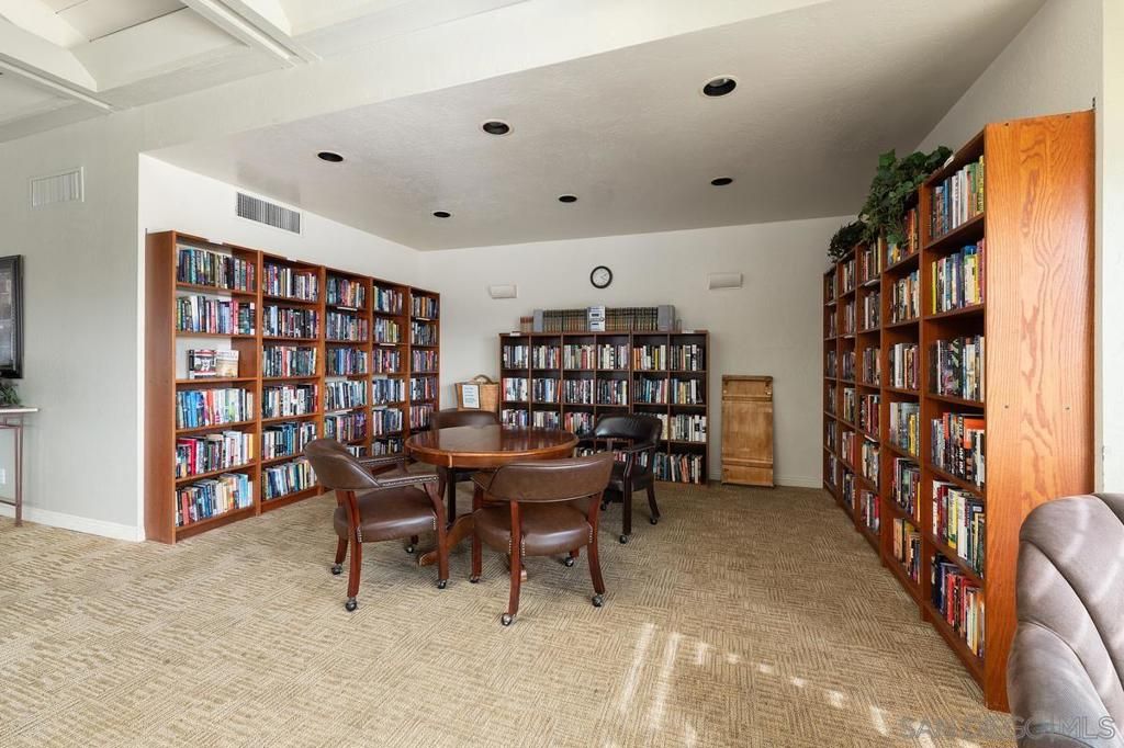 Image 34 of property listing at 1665 Caminito Aliviado, La Jolla, CA 92037