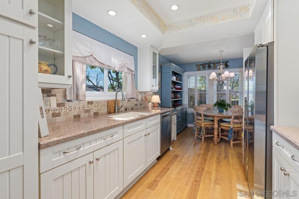 Image 7 of property listing at 1665 Caminito Aliviado, La Jolla, CA 92037