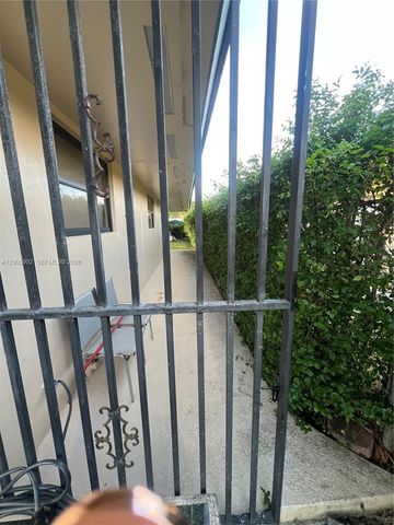 9945 SW 164th Ter 1, Miami, FL 33157