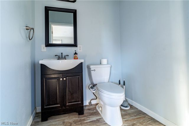 5814 Laura Avenue, Homeworth, OH 44634