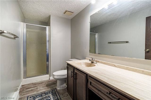 5814 Laura Avenue, Homeworth, OH 44634