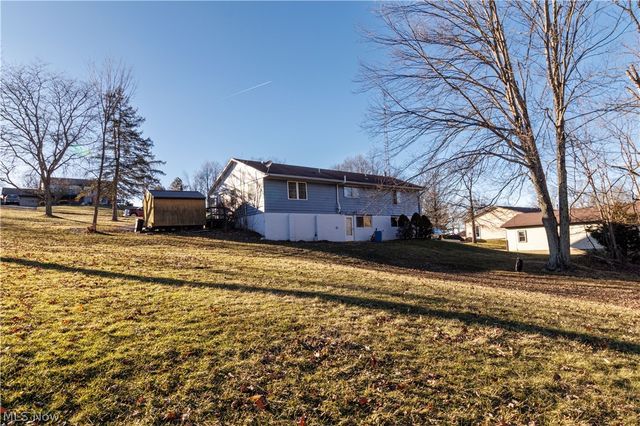 5814 Laura Avenue, Homeworth, OH 44634