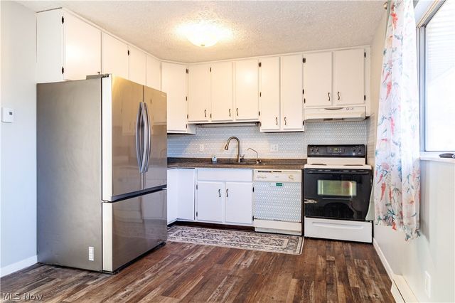 5814 Laura Avenue, Homeworth, OH 44634