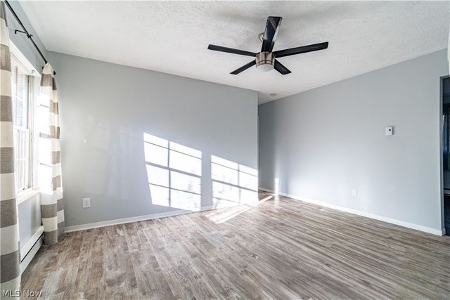 5814 Laura Avenue, Homeworth, OH 44634