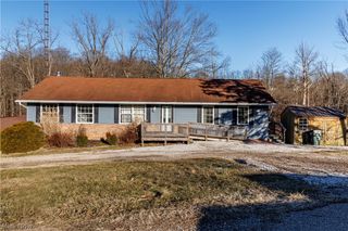 5814 Laura Avenue, Homeworth, OH 44634