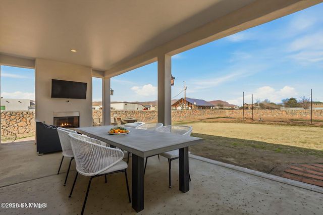 374 Barred Rock Court, Las Cruces, NM 88005