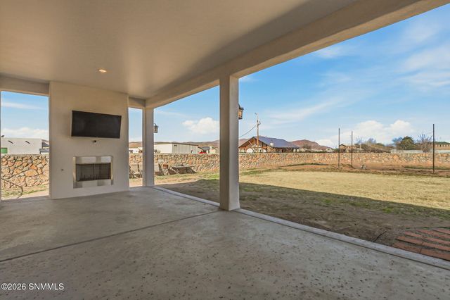 374 Barred Rock Court, Las Cruces, NM 88005