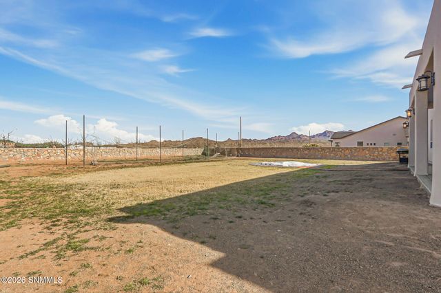 374 Barred Rock Court, Las Cruces, NM 88005