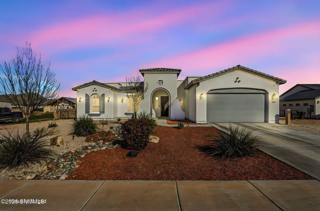 374 Barred Rock Court, Las Cruces, NM 88005
