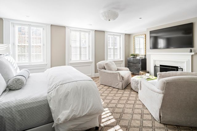 54 Pinckney St, Boston, MA 02114
