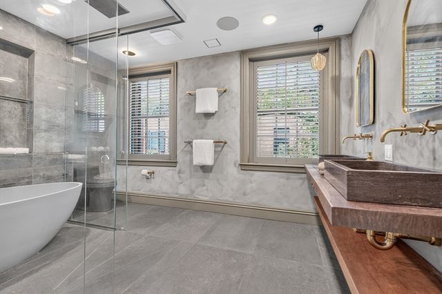 54 Pinckney St, Boston, MA 02114