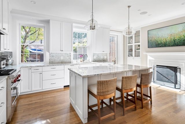 54 Pinckney St, Boston, MA 02114