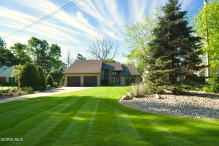530 Elmway Dr, Maumee, OH 43537