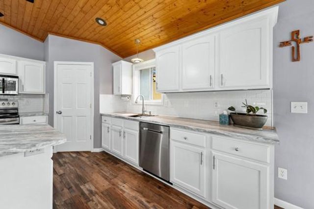 1652 950th Street, Eau Claire, WI 54701