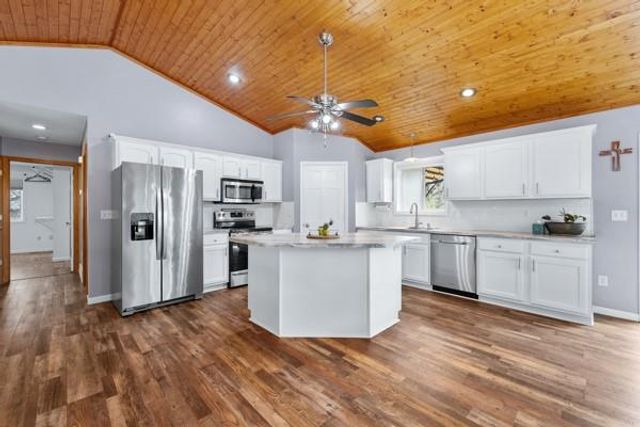 1652 950th Street, Eau Claire, WI 54701