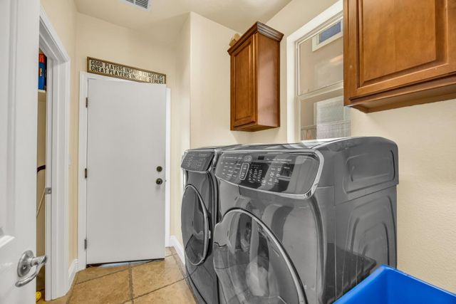 1046 Smith Way, Folsom, CA 95630