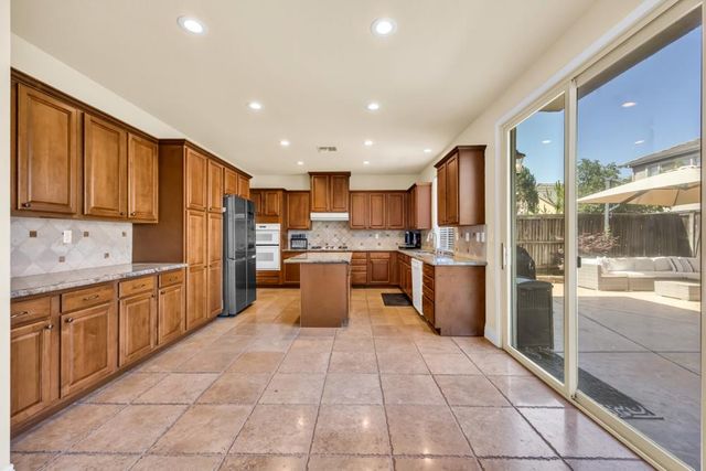 1046 Smith Way, Folsom, CA 95630