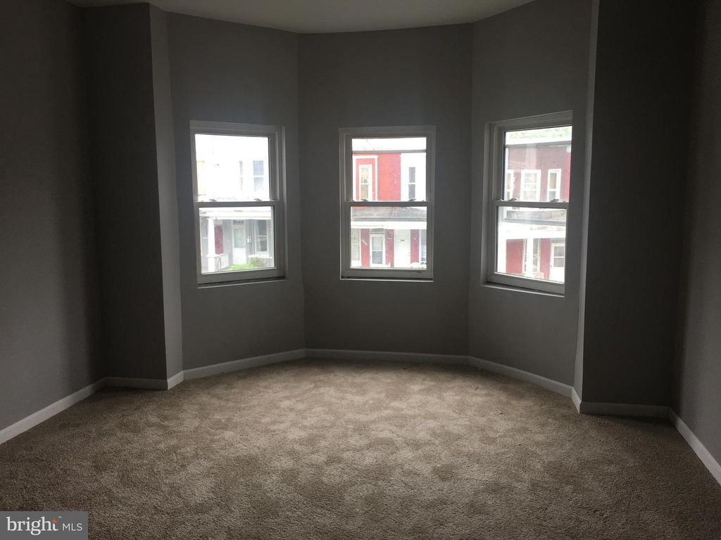 Image 6 of property listing at 3021 GRAYSON ST, Baltimore, MD 21216