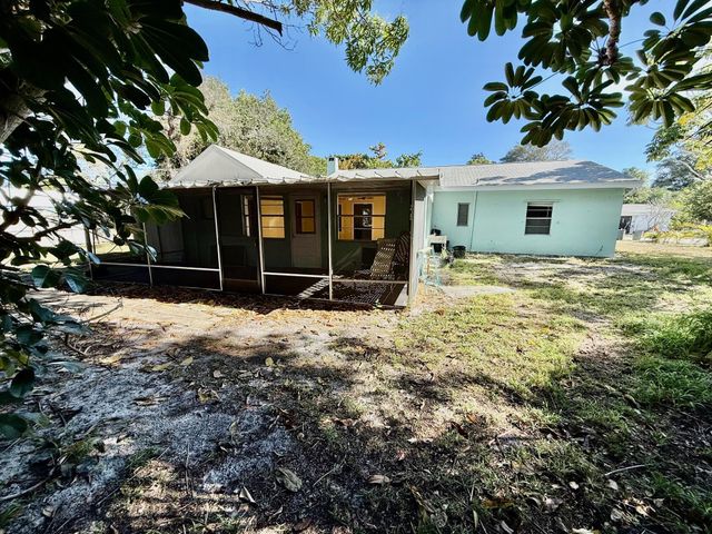 1050 NE Wright Avenue, Jensen Beach, FL 34957