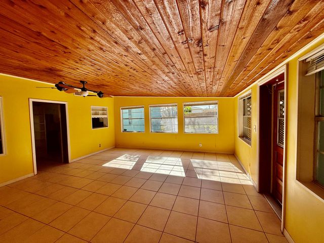 1050 NE Wright Avenue, Jensen Beach, FL 34957