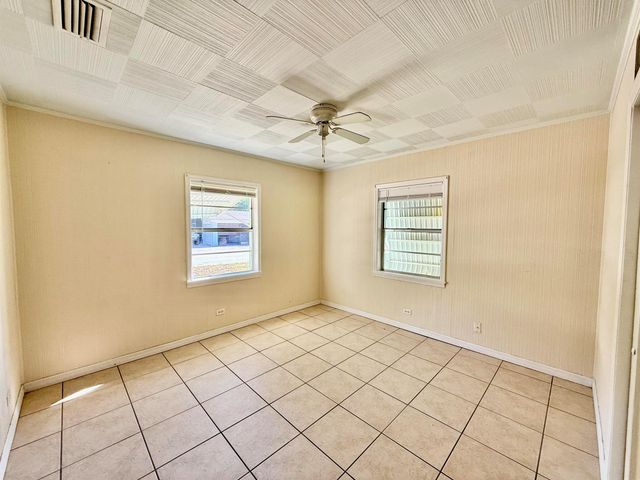 1050 NE Wright Avenue, Jensen Beach, FL 34957