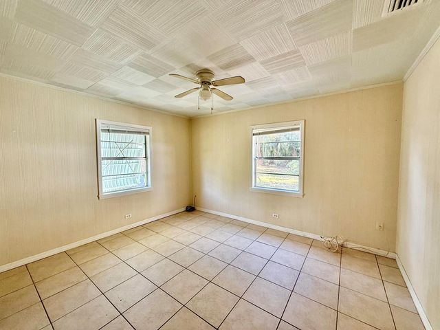 1050 NE Wright Avenue, Jensen Beach, FL 34957