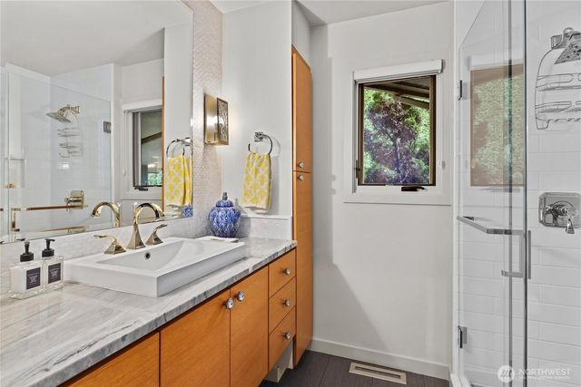 10535 NE 53rd Street, Kirkland, WA 98033