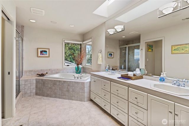 10535 NE 53rd Street, Kirkland, WA 98033