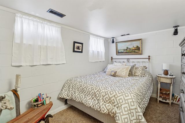 706 N Howard Street, Indianola, IA 50125