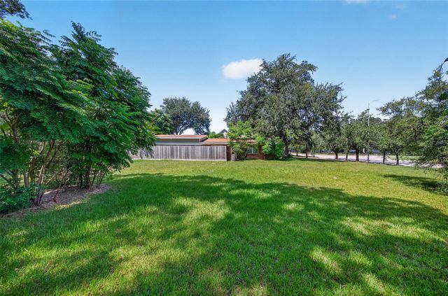 5639 W Bellfort Avenue, Houston, TX 77035