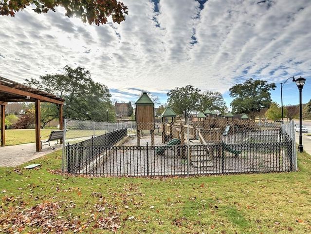 975 Odessa Drive NW, Atlanta, GA 30318