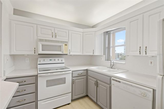 7910 SUN ISLAND DRIVE S 302, South Pasadena, FL 33707