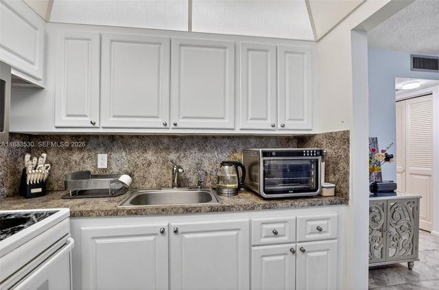 2009 N Farnham N 2009, Deerfield Beach, FL 33442