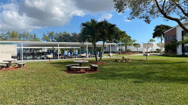 2009 N Farnham N 2009, Deerfield Beach, FL 33442