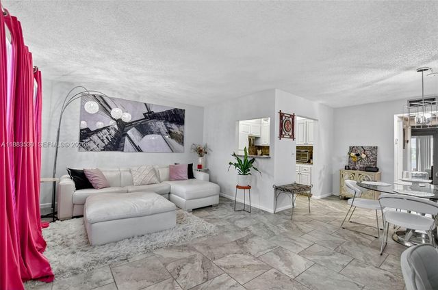 2009 N Farnham N 2009, Deerfield Beach, FL 33442