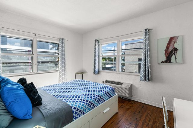 1100 Collins Ave 211, Miami Beach, FL 33139