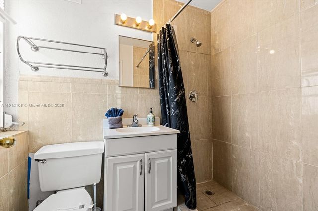 1100 Collins Ave 211, Miami Beach, FL 33139