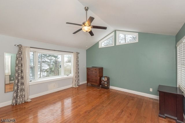 15 Pebble Beach Rd, Hopatcong Boro, NJ 07843