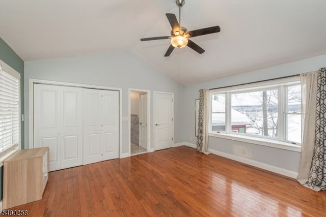 15 Pebble Beach Rd, Hopatcong Boro, NJ 07843