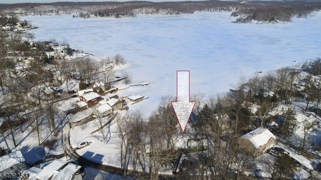 15 Pebble Beach Rd, Hopatcong Boro, NJ 07843