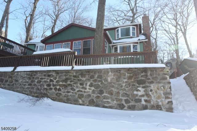 15 Pebble Beach Rd, Hopatcong Boro, NJ 07843