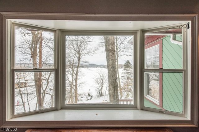 15 Pebble Beach Rd, Hopatcong Boro, NJ 07843