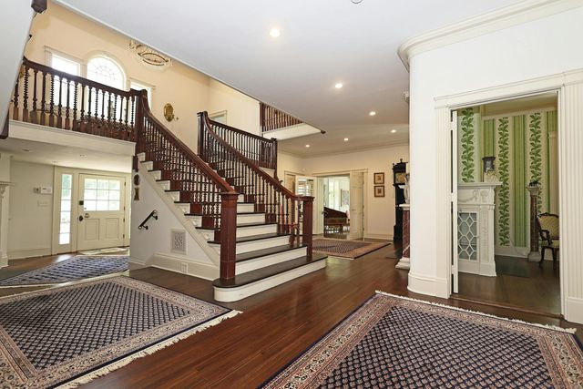 27 Country Club Road, Ridgefield, CT 06877