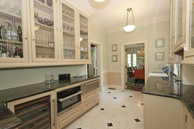 27 Country Club Road, Ridgefield, CT 06877