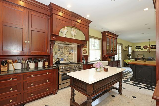 27 Country Club Road, Ridgefield, CT 06877