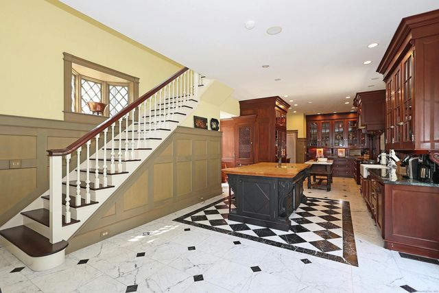 27 Country Club Road, Ridgefield, CT 06877