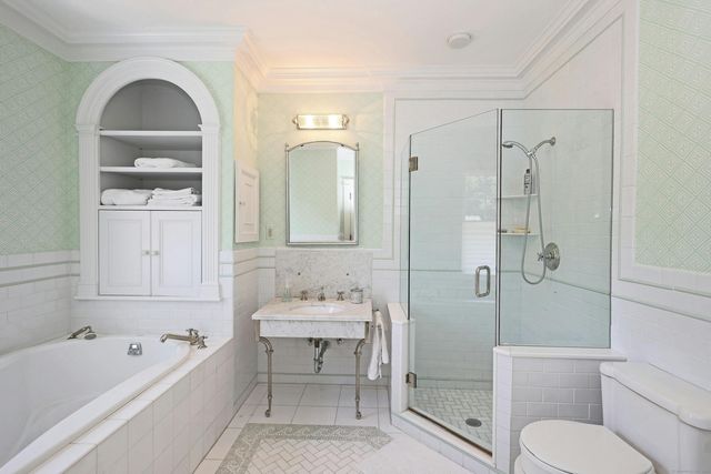 27 Country Club Road, Ridgefield, CT 06877